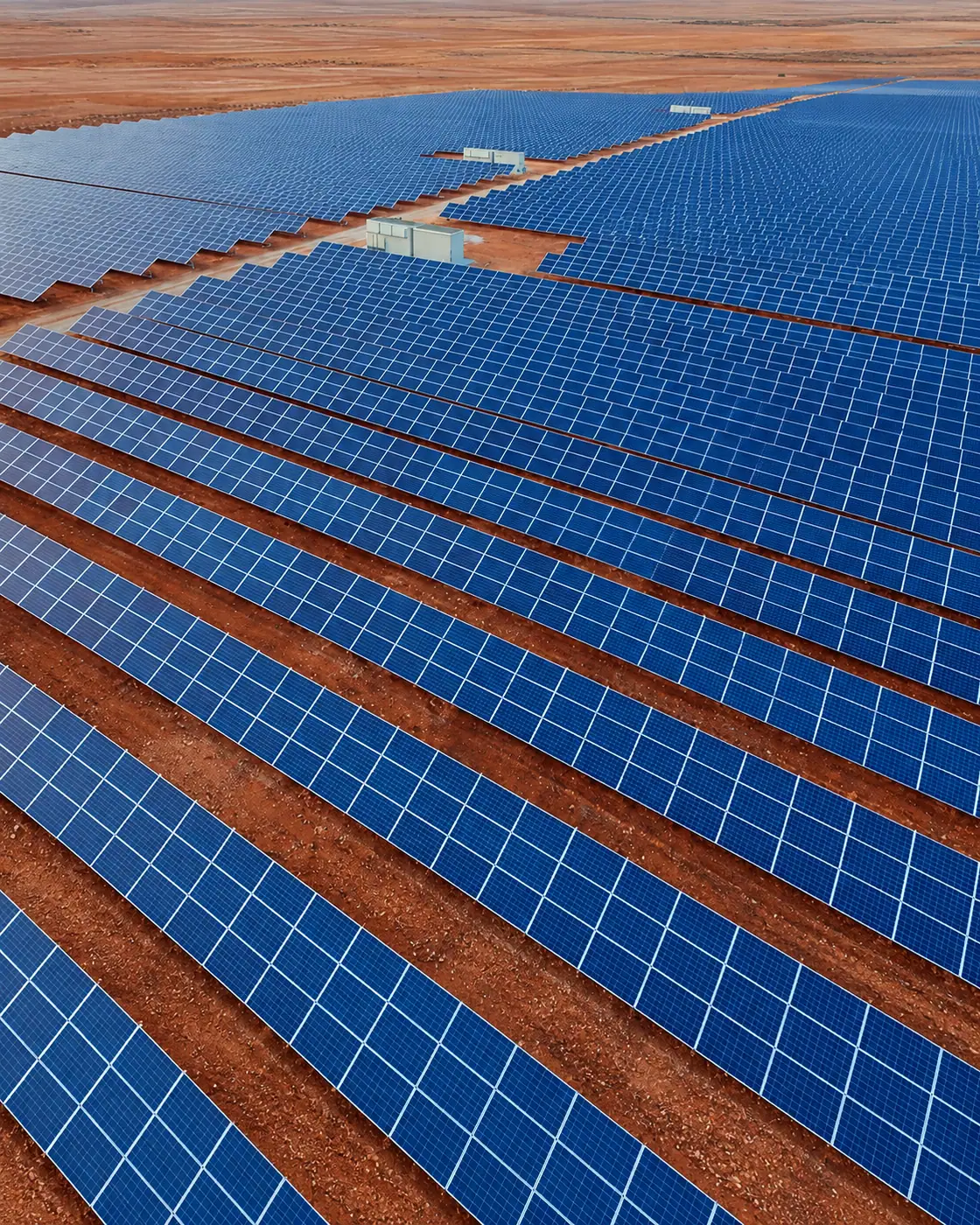 Isparta Yalvaç’taki 7 MW arazi tipi güneş enerji santralinin havadan görünümü