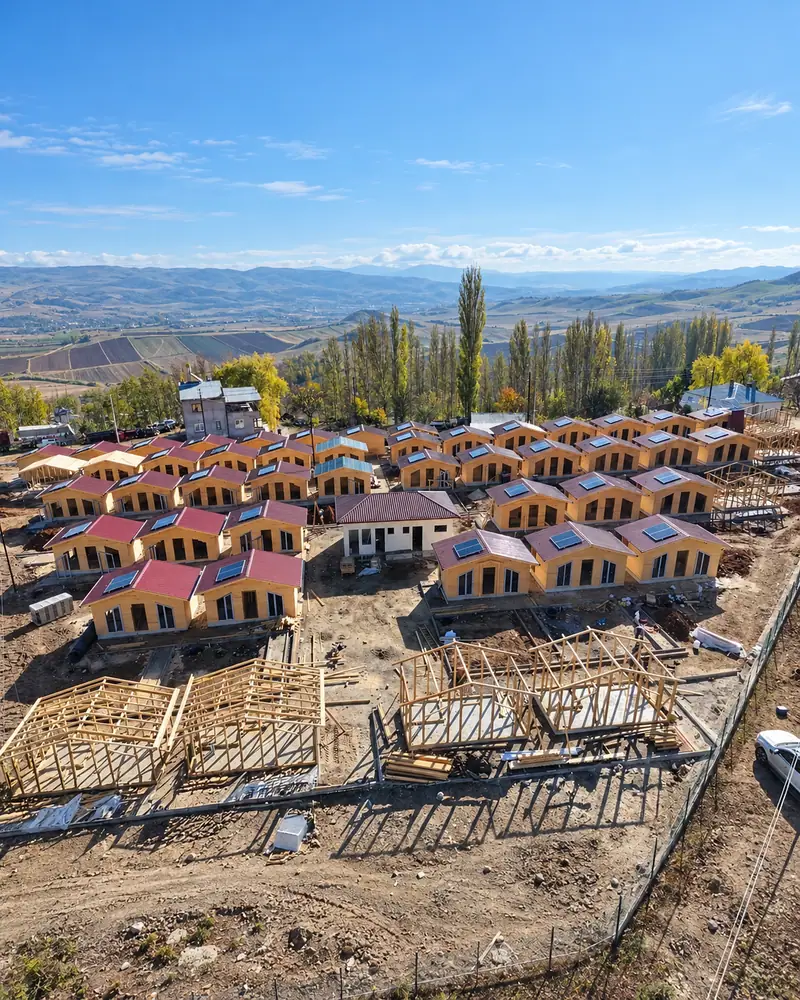 Sivas Sıcak Çermik 50 kW Depolamalı Çatı GES – Depolamalı Çatı GES saha görünümü